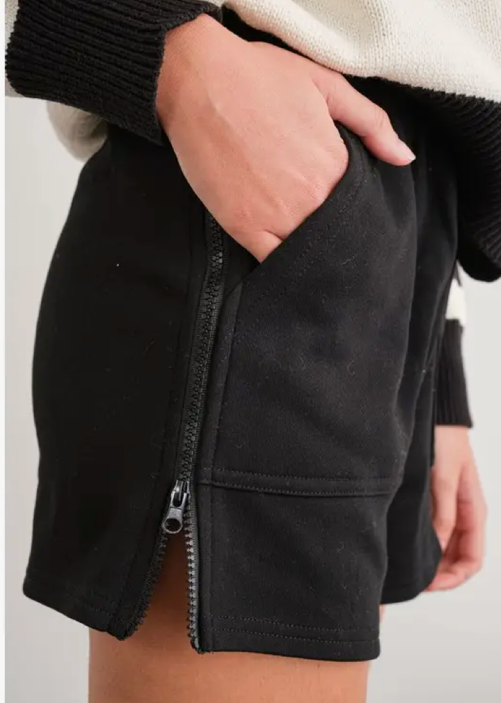 Black Fleece Size Zipper Shorts